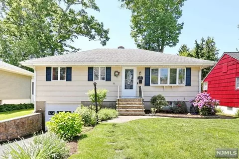 74 Summit Ave, Waldwick, NJ 07463