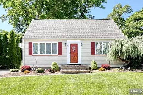 71 Zimmer Ave, Midland Park, NJ 07432