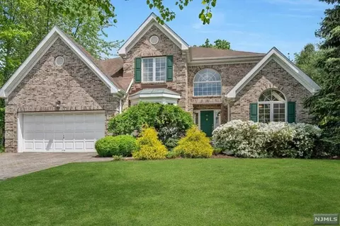 73 Wagon Trl, Mahwah, NJ 07430