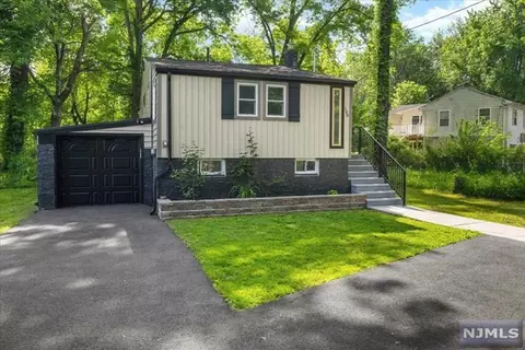 100 Fayette Ave, Wayne, NJ 07470