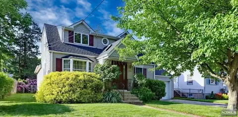 39-27 Pellington Dr, Fair Lawn, NJ 07410