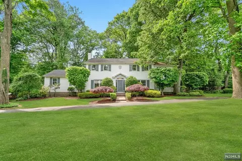 3 Shadow Rd, Saddle River, NJ 07458