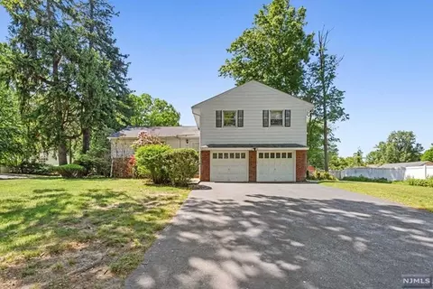 222 Carl Pl, Paramus, NJ 07652