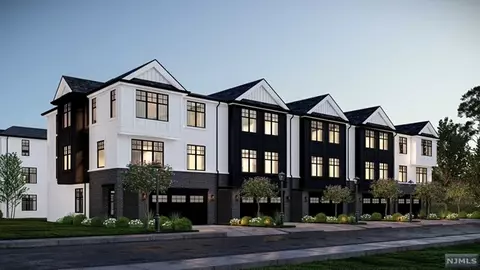 11 Skye Dr, Paramus, NJ 07652