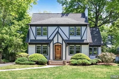 245 Bogert Ave, Ridgewood, NJ 07450