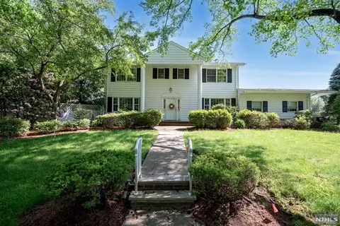 280 Springfield Ave, Paramus, NJ 07652