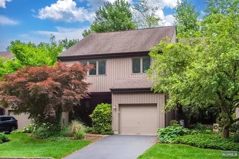 34 Windmill Dr, Morristown, NJ 07960