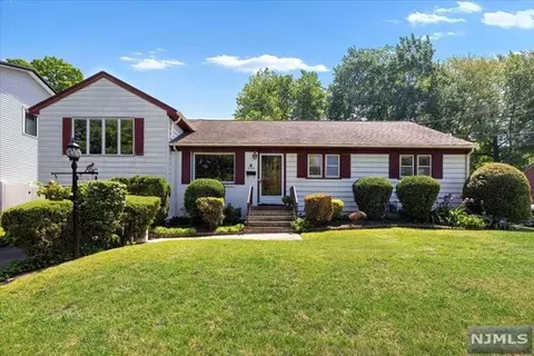 298 Gorden Dr, Paramus, NJ 07652 photo 1