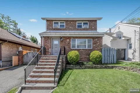128 Edsall Ave, Palisades Park, NJ 07650