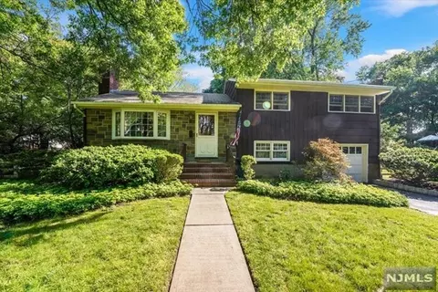8 Linden Rd, Ho Ho Kus, NJ 07423