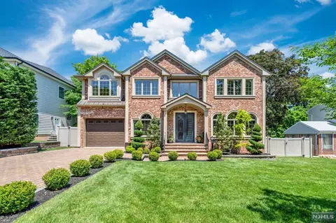 217 Lentz Ave, Paramus, NJ 07652