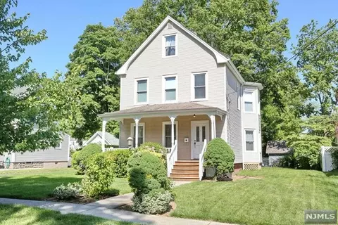 15 6th Ave, Westwood, NJ 07675