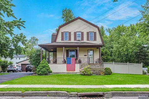 34 Armour Pl, Bergenfield, NJ 07621