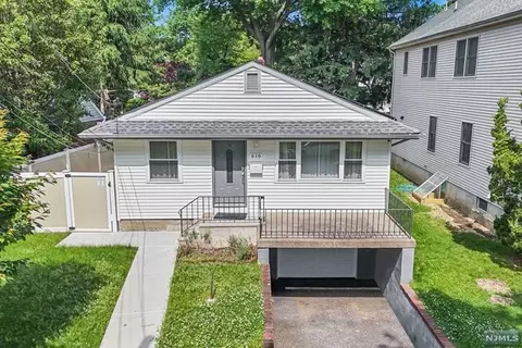 616 S Prospect Ave, Bergenfield, NJ 07621