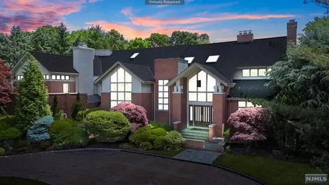 119 Huyler Landing Rd, Cresskill, NJ 07626