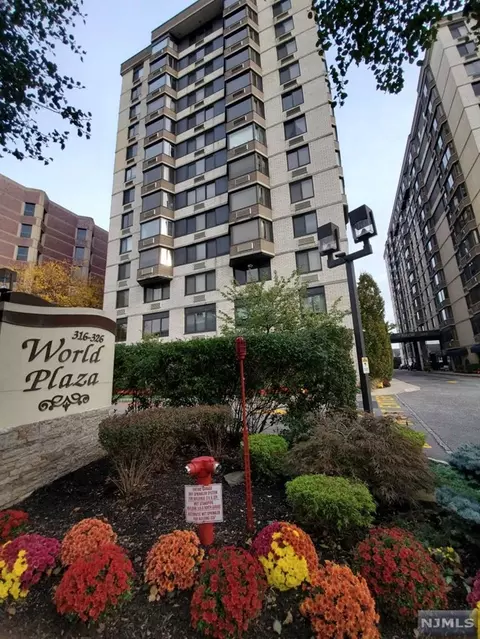 316 Prospect Ave #8G, Hackensack, NJ 07601