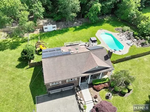 6 Sunrise Dr, Montvale, NJ 07645