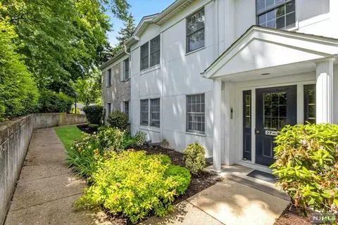 37 Colonial Village Dr, Hillsdale, NJ 07642