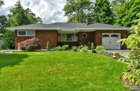 986 Bridge St, Township Of Washington, NJ 07676