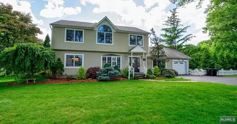 72 Lambert Pl, Paramus, NJ 07652