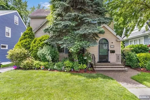 170 Carlton Ter, Teaneck, NJ 07666