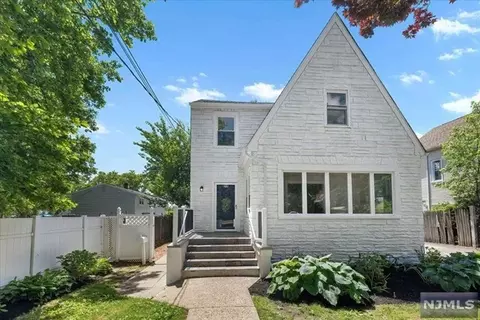 22 Elizabeth Ave, Teaneck, NJ 07666