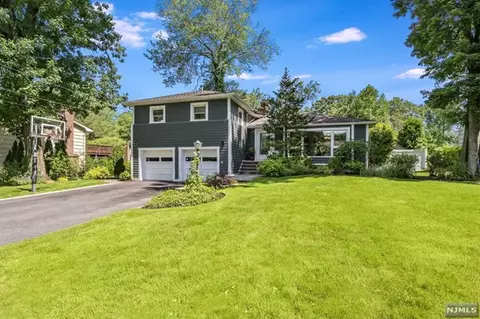 990 Woodland Ave, Oradell, NJ 07649
