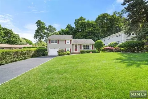 160 Nottingham Rd, Ramsey, NJ 07446