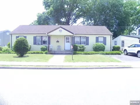 41 Kavrik St, Little Ferry, NJ 07643