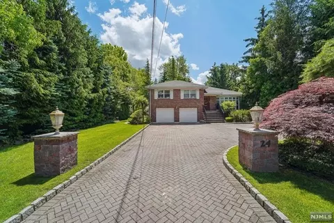 24 Van Nostrand Ave, Englewood Cliffs, NJ 07632