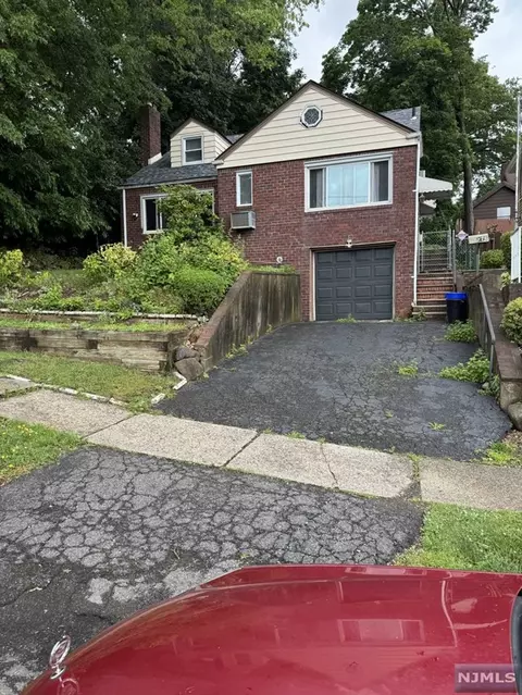 573 Morse Ave, Ridgefield, NJ 07657