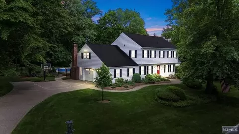 774 Highview Dr, Wyckoff, NJ 07481