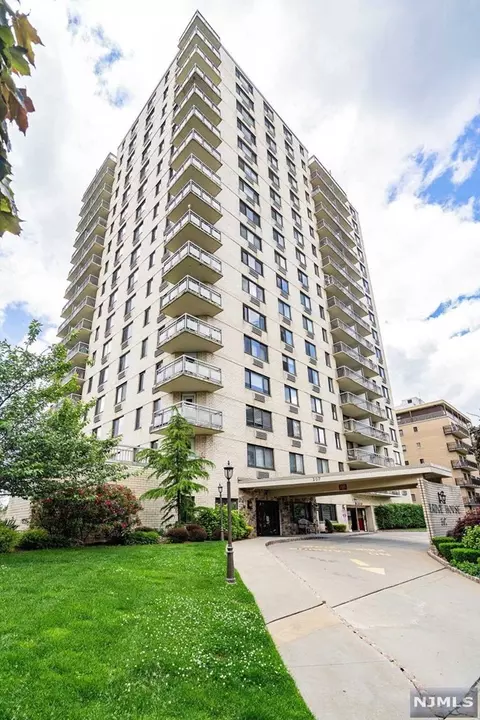 307 Prospect Ave #11H, Hackensack, NJ 07601