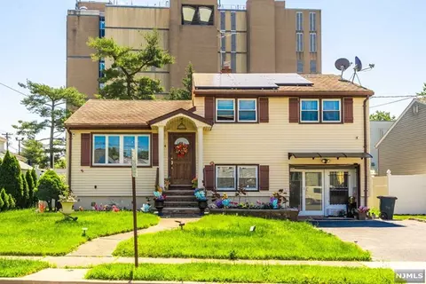44 Cedar Dr, Rochelle Park, NJ 07662