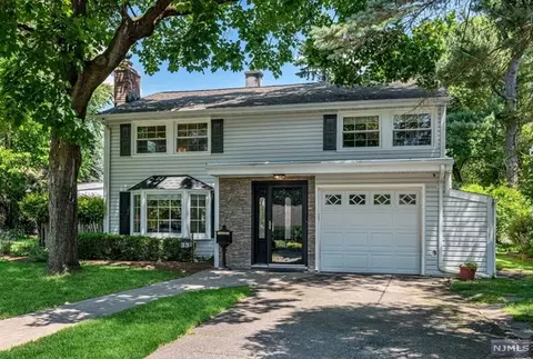 33 Donald Pl, Waldwick, NJ 07463