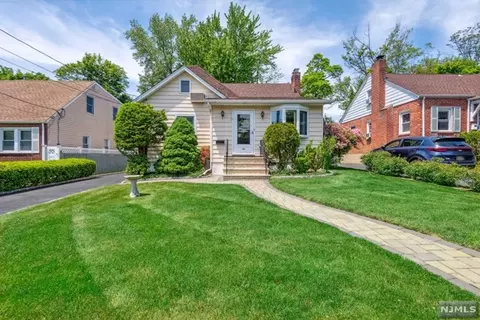 50 Huntting Dr, Dumont, NJ 07628