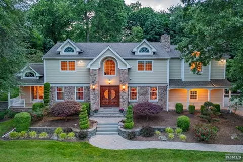 19 Beaver Dam Rd, Saddle River, NJ 07458