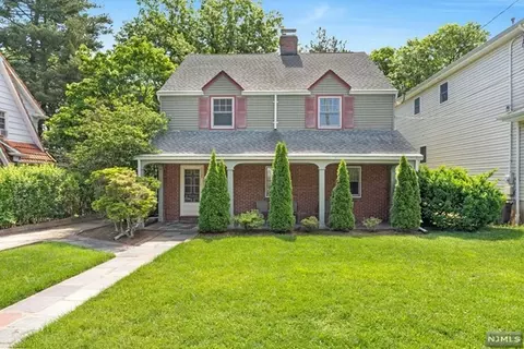 1325 Dickerson Rd, Teaneck, NJ 07666