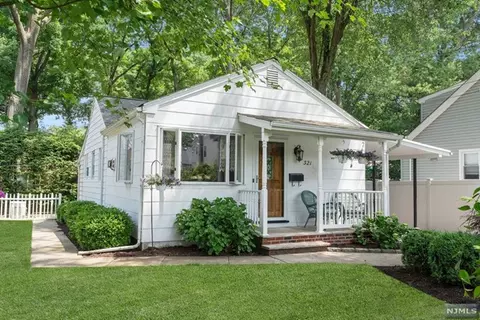 321 Colonial Blvd, Westwood, NJ 07675
