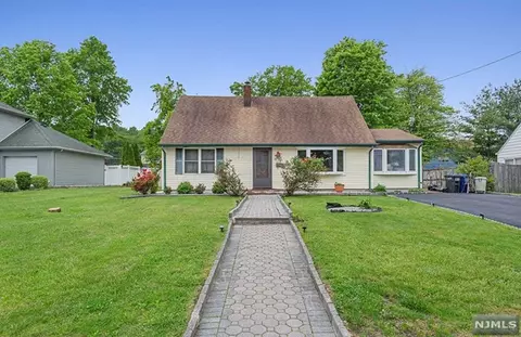 32 Bergen Dr, Cedar Grove, NJ 07009