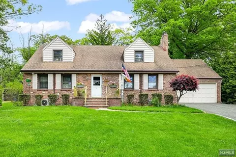 5 Waverly Pl, Montvale, NJ 07645