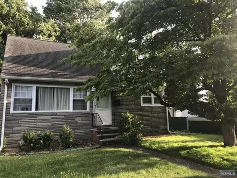7-24 Oak St, Fair Lawn, NJ 07410