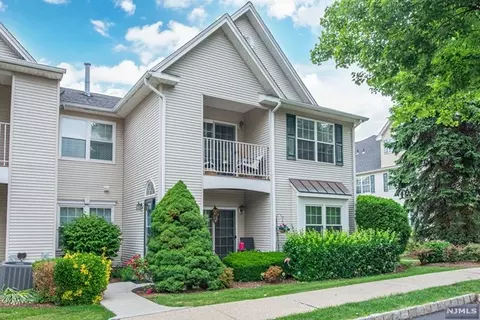 208 Cambridge Ct, Clifton, NJ 07014