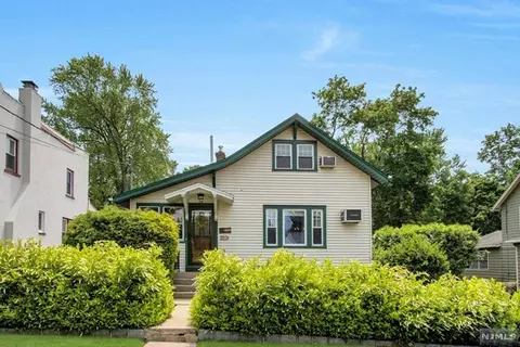 24 Columbus Ave, Harrington Park, NJ 07640