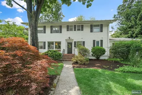 14 Walnut Dr, Tenafly, NJ 07670