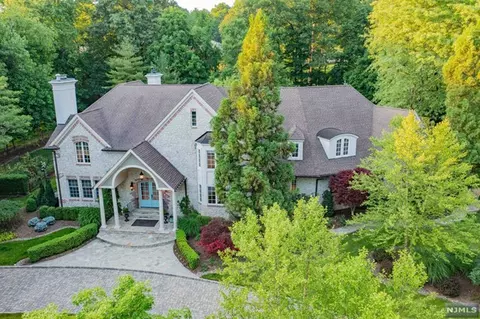 33 Winding Way, Saddle River, NJ 07458