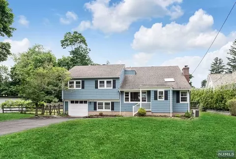 53 Lloyd Rd, Ho Ho Kus, NJ 07423