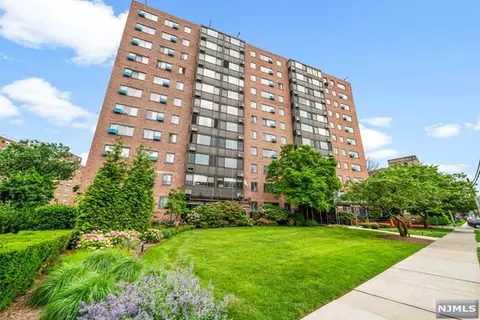90 Prospect Ave #4D, Hackensack, NJ 07601