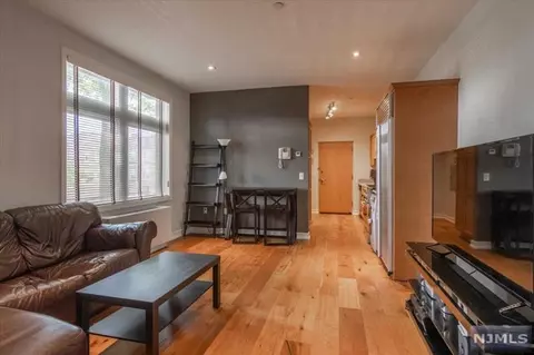 276 Chestnut St, Nutley, NJ 07110