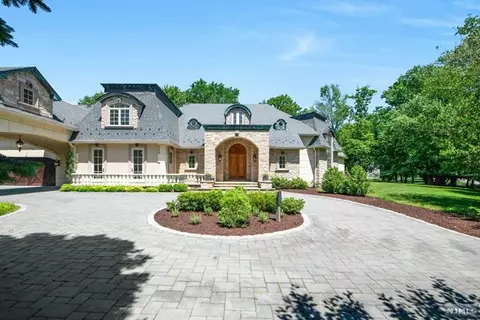 645 Franklin Lake Rd, Franklin Lakes, NJ 07417